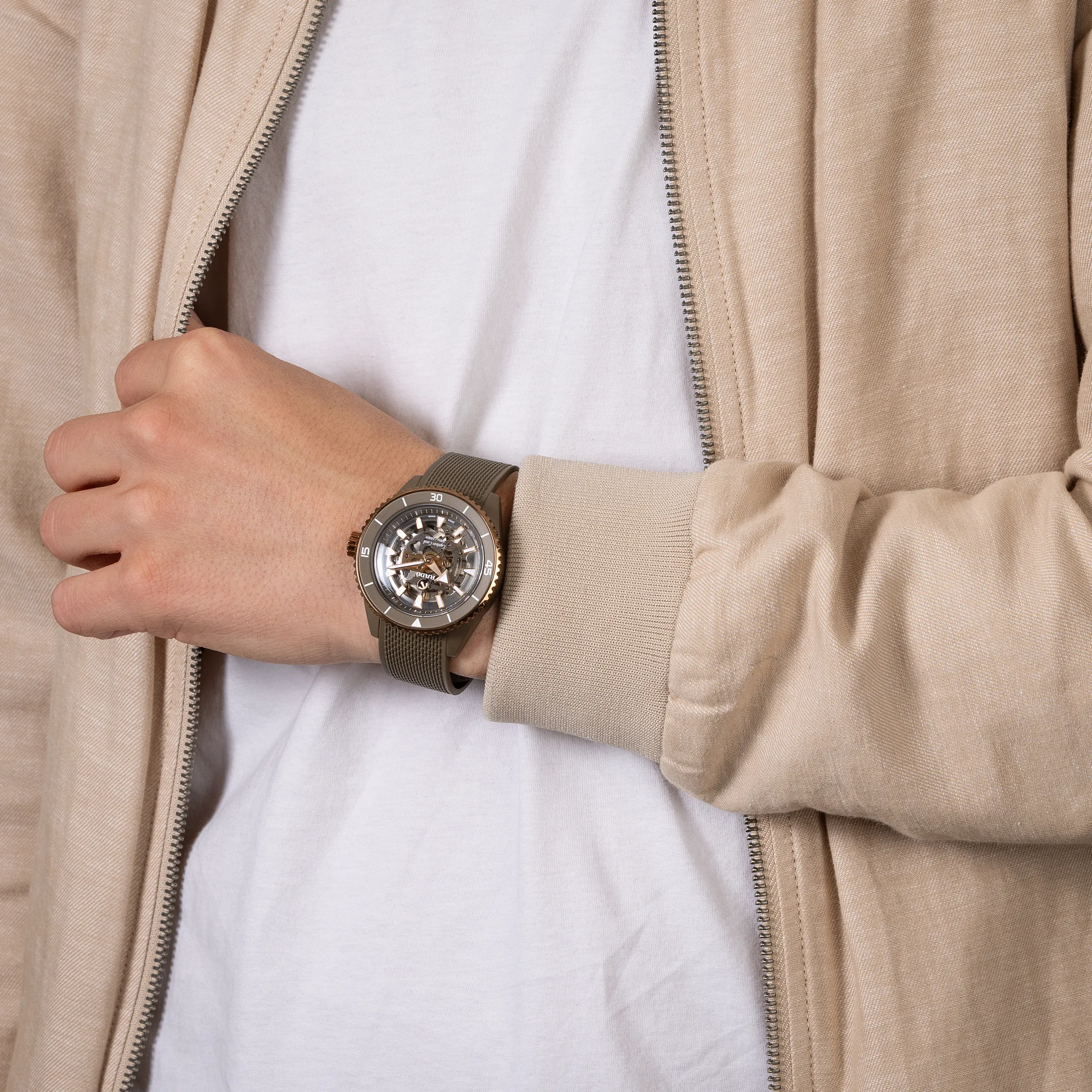 Captain Cook High-Tech Ceramic Skeleton*Rado Clearance